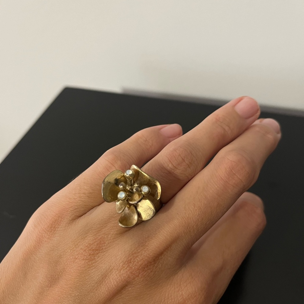 MUST GO Banana Republic Floral Ring Size 5
